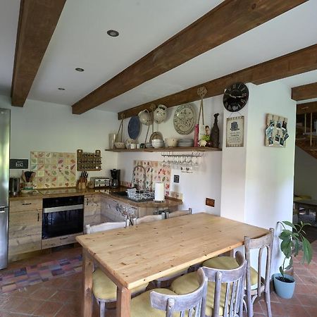 Walnut Tree Cottage Sacele Bagian luar foto