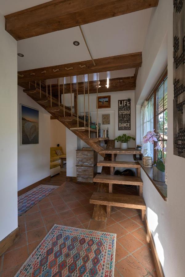 Walnut Tree Cottage Sacele Bagian luar foto