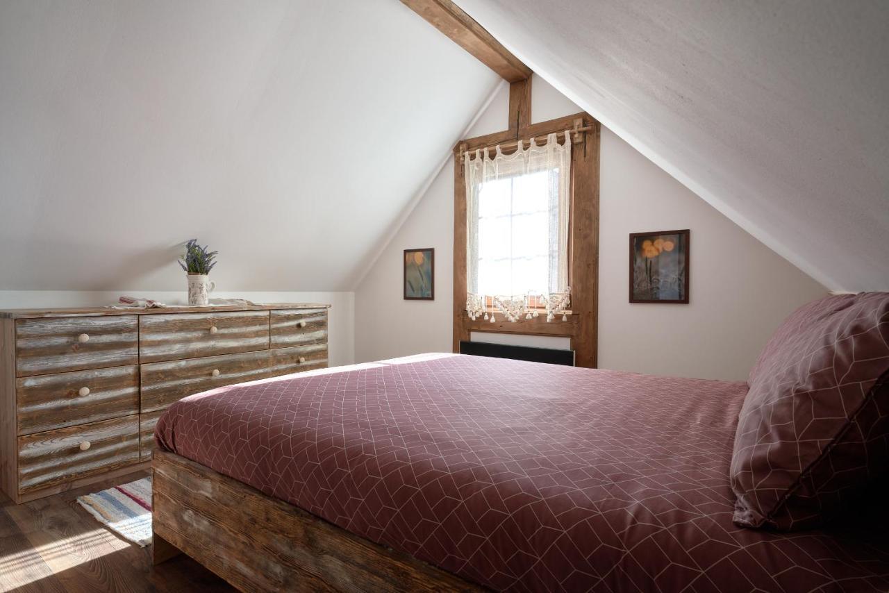 Walnut Tree Cottage Sacele Bagian luar foto