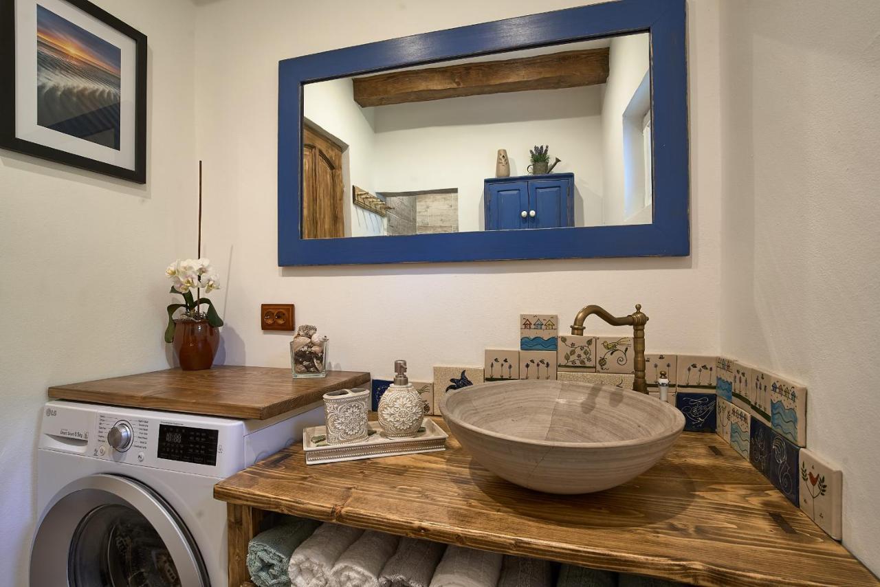 Walnut Tree Cottage Sacele Bagian luar foto